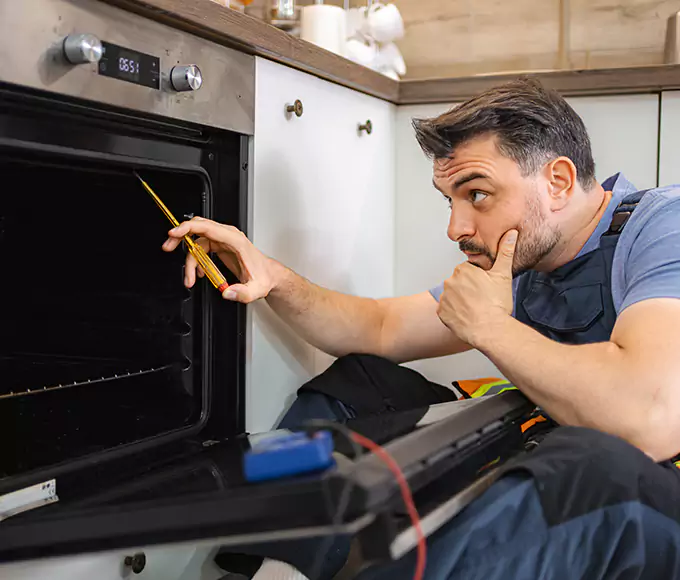 Why Framingham Households Choose Framingham Appliance Pro for Every Gas Oven Fix?